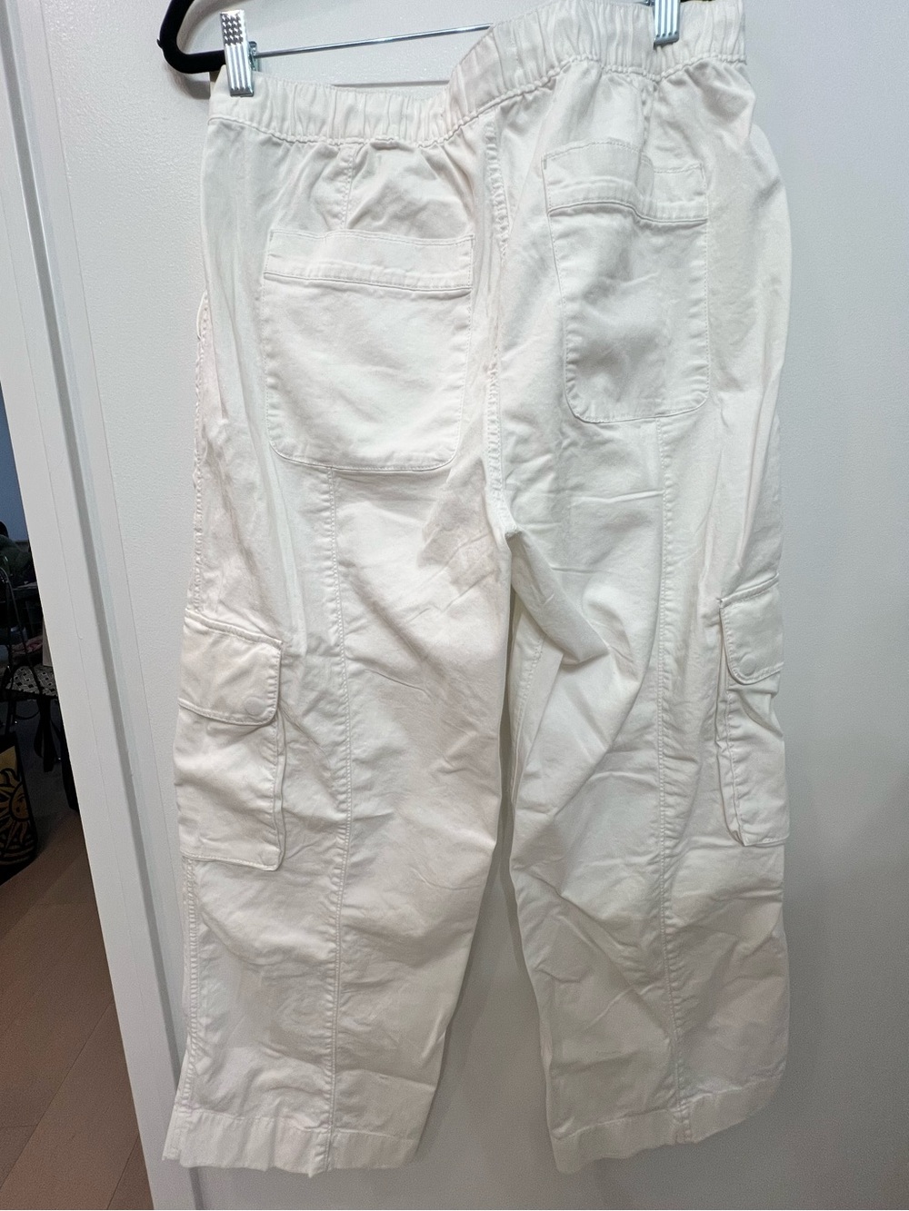 NWT Abercrombie Pull-On Wide Leg White Cargo Pants Women’s Size Medium Short - Picture 3 of 6